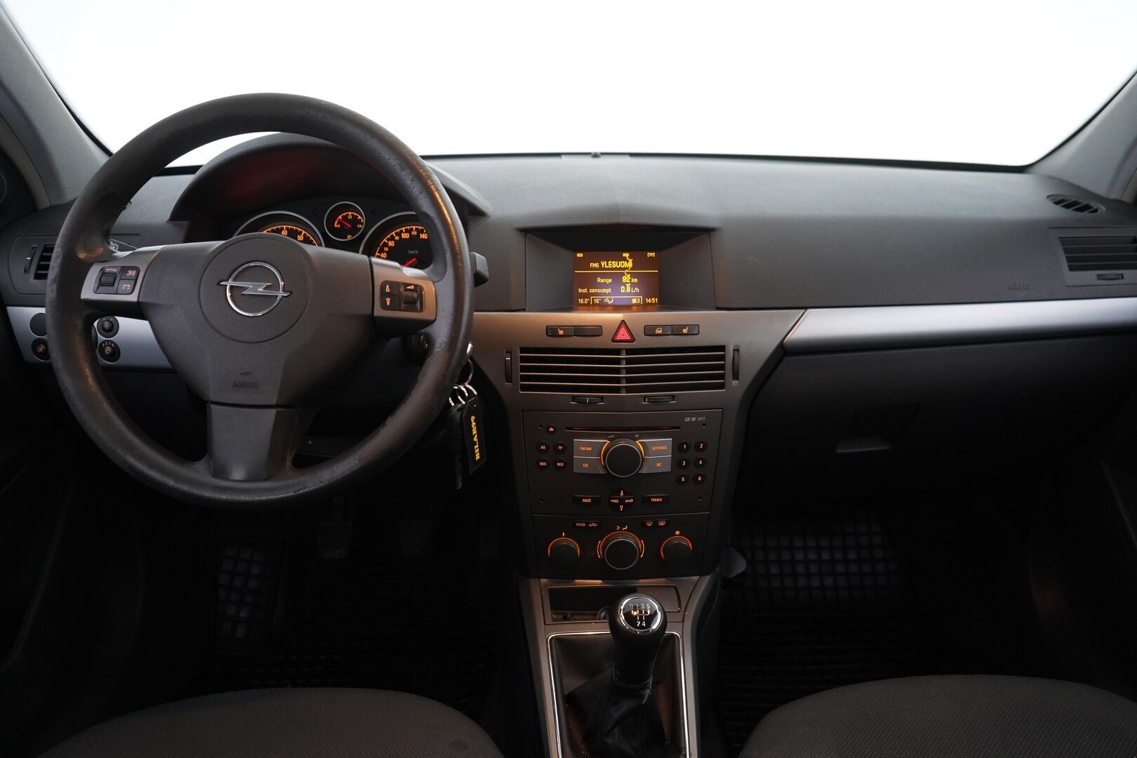 Opel Astra 2005 1,6 - YritysOutlet - Myydään vain yrityksille - Suomi-auto | Kahdet renkaat vanteineen | Vakionopeudensäädin | Koukku | Lohkolämmitin