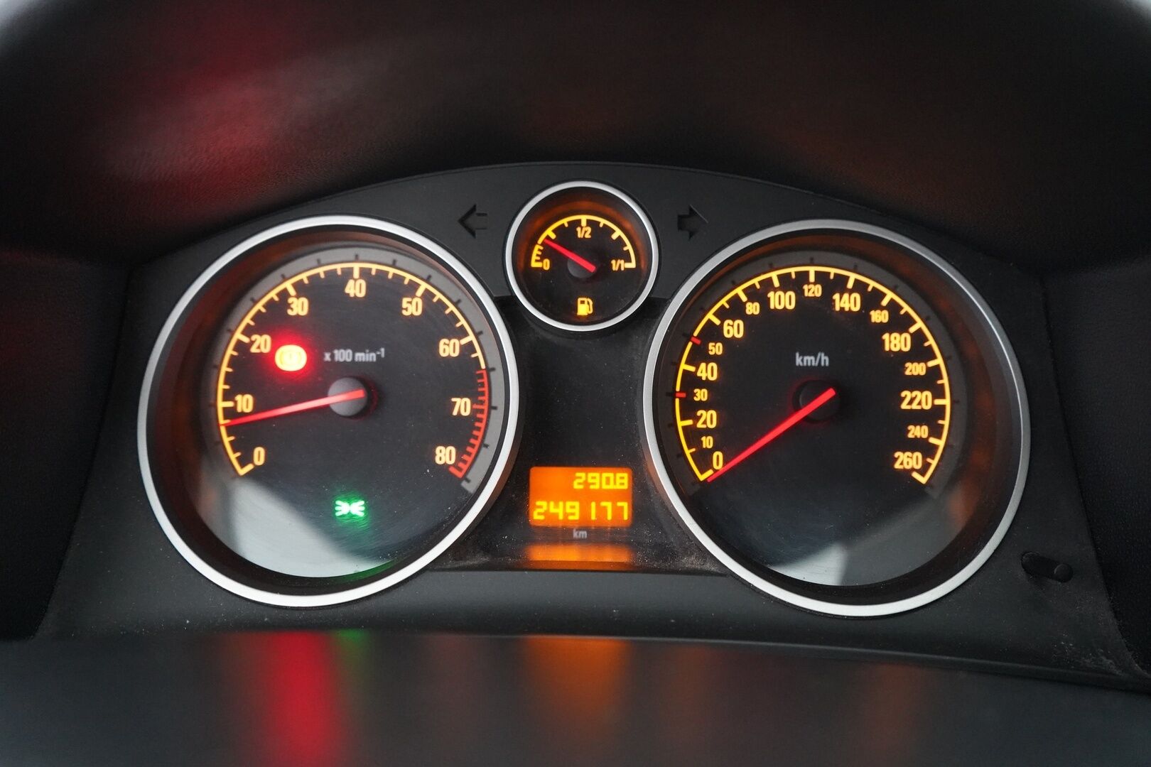 Opel Astra 2005 1,6 - YritysOutlet - Myydään vain yrityksille - Suomi-auto | Kahdet renkaat vanteineen | Vakionopeudensäädin | Koukku | Lohkolämmitin