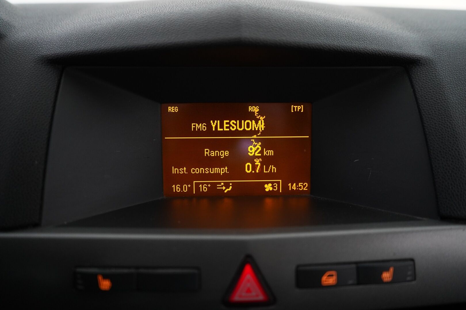 Opel Astra 2005 1,6 - YritysOutlet - Myydään vain yrityksille - Suomi-auto | Kahdet renkaat vanteineen | Vakionopeudensäädin | Koukku | Lohkolämmitin