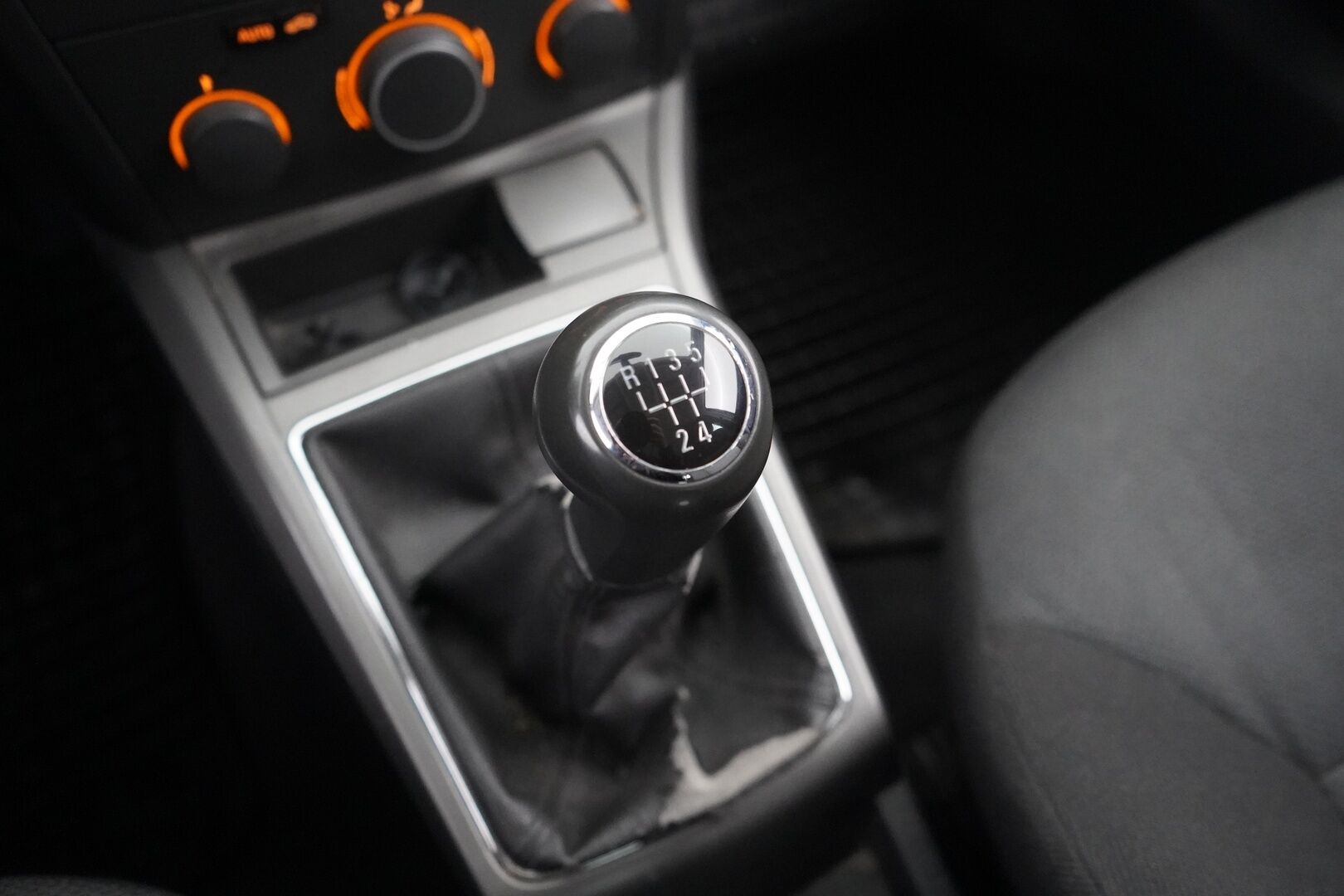 Opel Astra 2005 1,6 - YritysOutlet - Myydään vain yrityksille - Suomi-auto | Kahdet renkaat vanteineen | Vakionopeudensäädin | Koukku | Lohkolämmitin