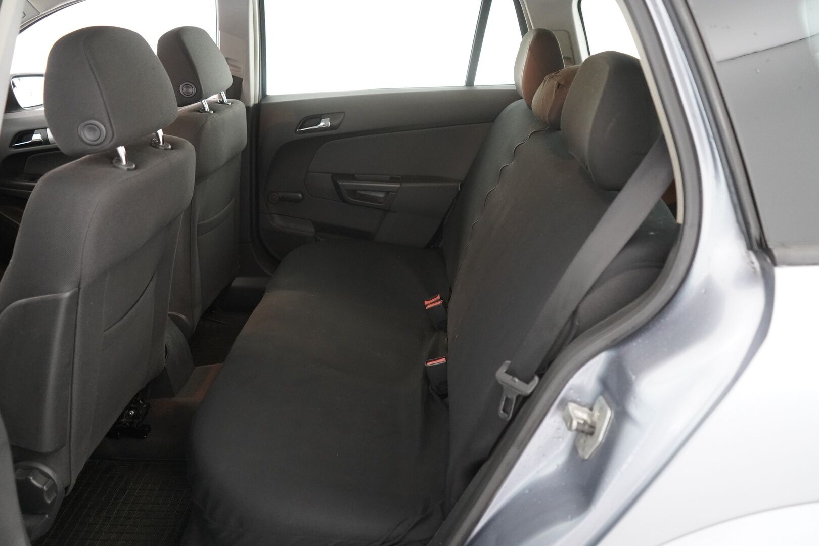 Opel Astra 2005 1,6 - YritysOutlet - Myydään vain yrityksille - Suomi-auto | Kahdet renkaat vanteineen | Vakionopeudensäädin | Koukku | Lohkolämmitin