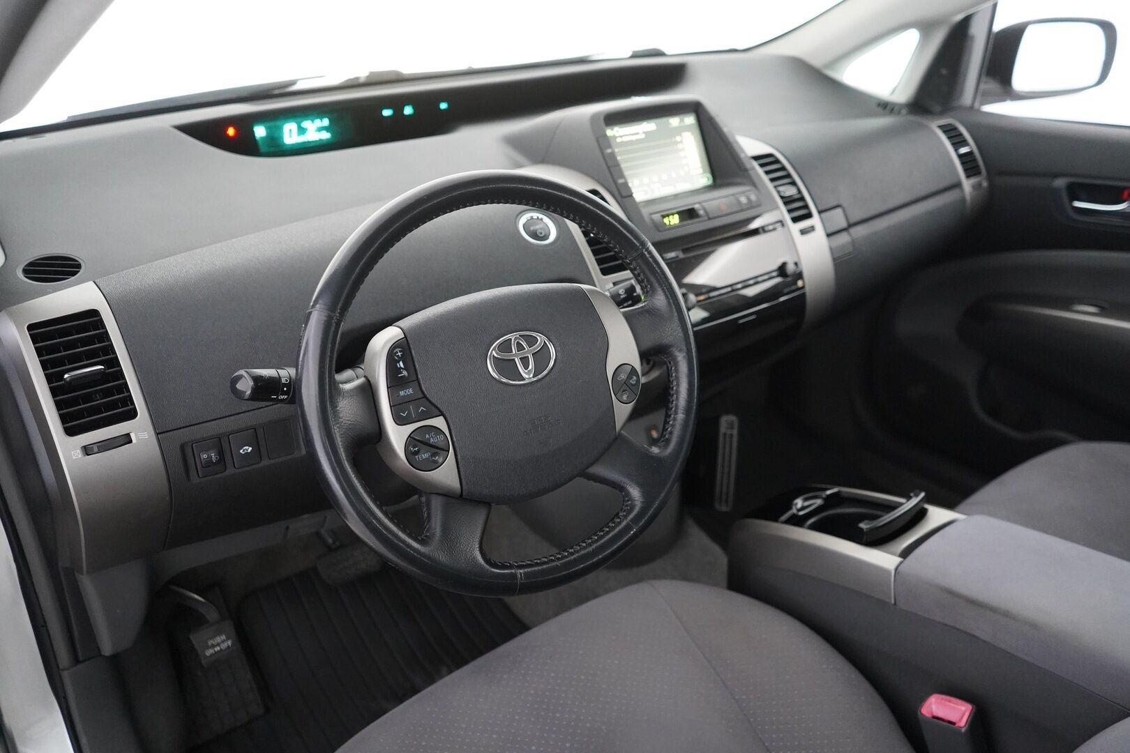 Toyota Prius 2007 HSD Executive 5ov - Myydään huutokaupat.com sivustolla!
