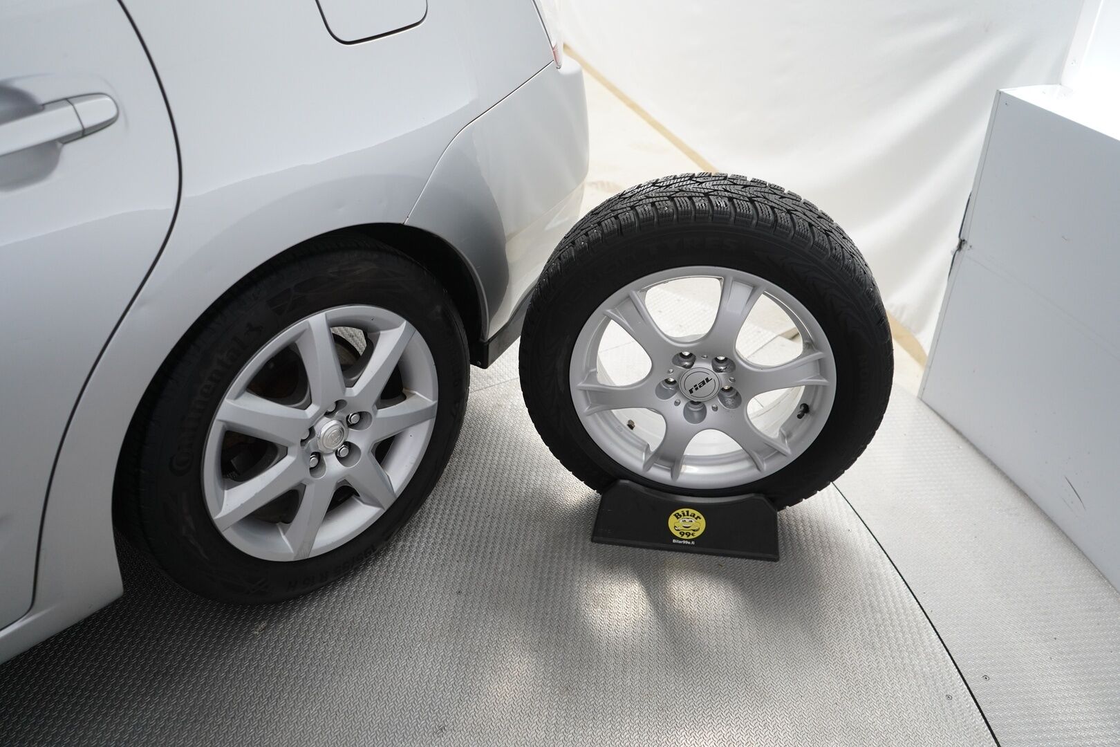 Toyota Prius 2007 HSD Executive 5ov - Myydään huutokaupat.com sivustolla!