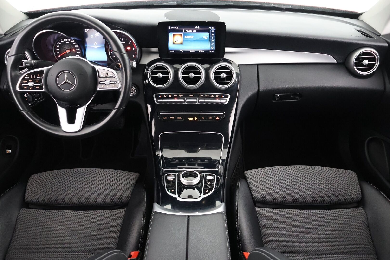 Mercedes-Benz C 2019 300 d A Coupé - | LED | P.kamera | Vakkari | Sporttipenkit | Lohko | Suomi-auto | Siisti huoltohistoria |