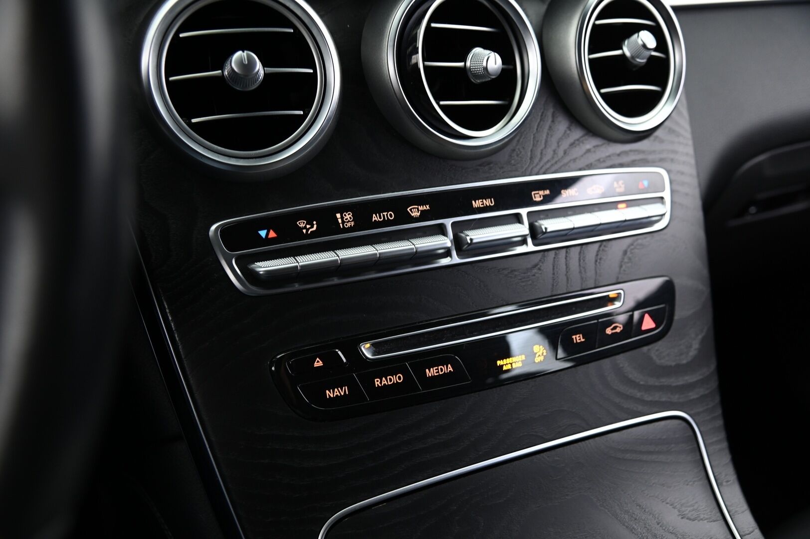 Mercedes-Benz GLC 2017 250 d 4Matic A Premium Business KYSY BLACKWEEK TARJOUS! *Distronic Plus /  DTR+Q / ILS - LED / Koukku / P.Kamera / Navi / Nahat / Lohko* - Suomi-auto / Kahdet renkaat sekä vanteet - HULLU BLACKWEEK KORKOTARJOUS 2,49%