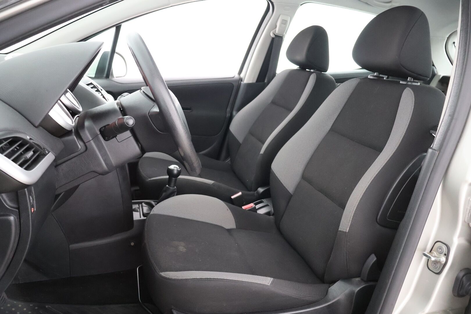 Peugeot 207 2009 Trendy VTi 95 5-ov. Platinum - | YritysOutlet - Myydään vain yrityksille | Suomi-auto | Koukku | Lohko+sisäp. | 2x renkaat & vanteet |
