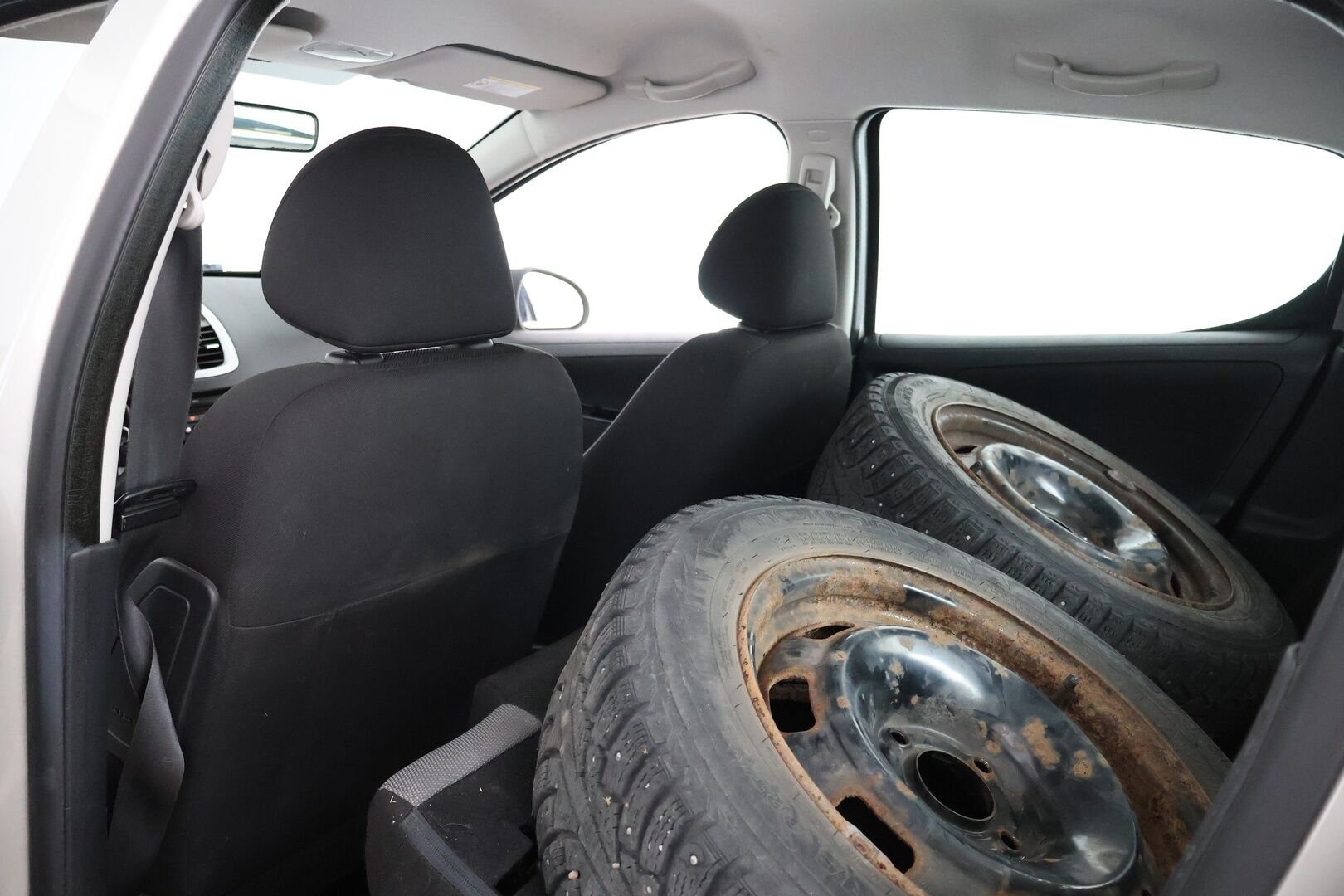Peugeot 207 2009 Trendy VTi 95 5-ov. Platinum - | YritysOutlet - Myydään vain yrityksille | Suomi-auto | Koukku | Lohko+sisäp. | 2x renkaat & vanteet |