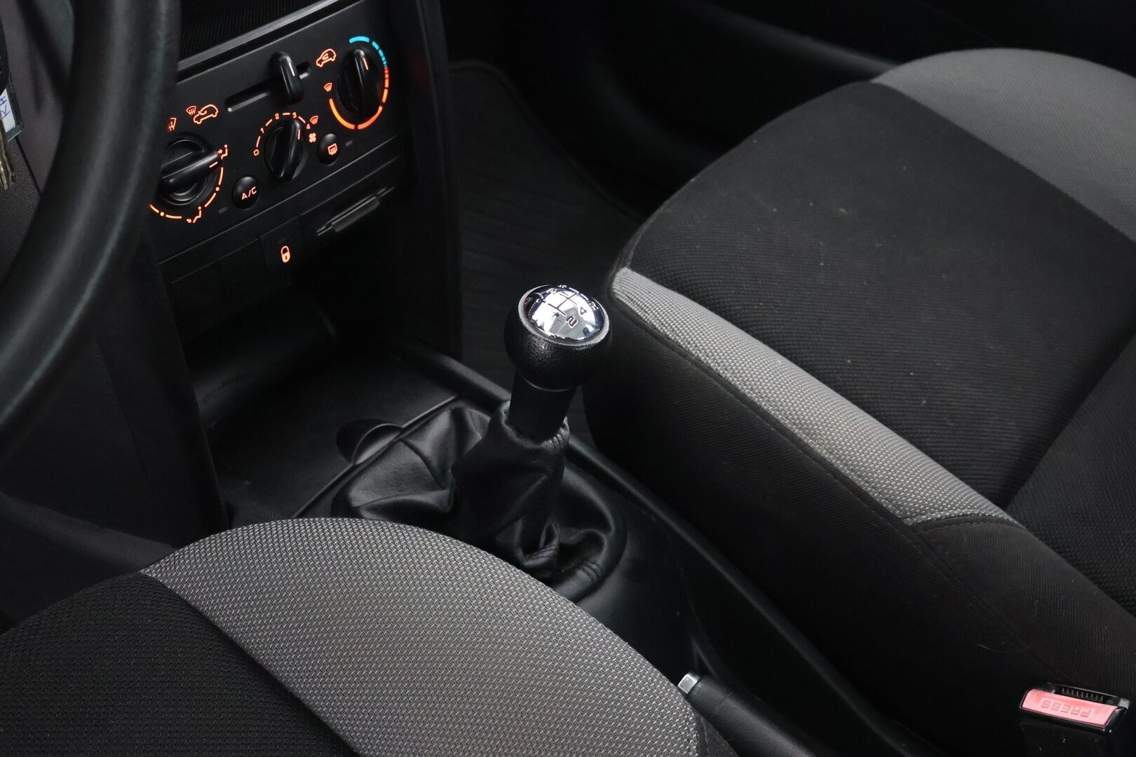 Peugeot 207 2009 Trendy VTi 95 5-ov. Platinum - | YritysOutlet - Myydään vain yrityksille | Suomi-auto | Koukku | Lohko+sisäp. | 2x renkaat & vanteet |