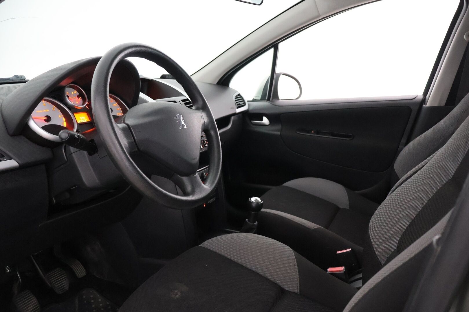 Peugeot 207 2009 Trendy VTi 95 5-ov. Platinum - | YritysOutlet - Myydään vain yrityksille | Suomi-auto | Koukku | Lohko+sisäp. | 2x renkaat & vanteet |