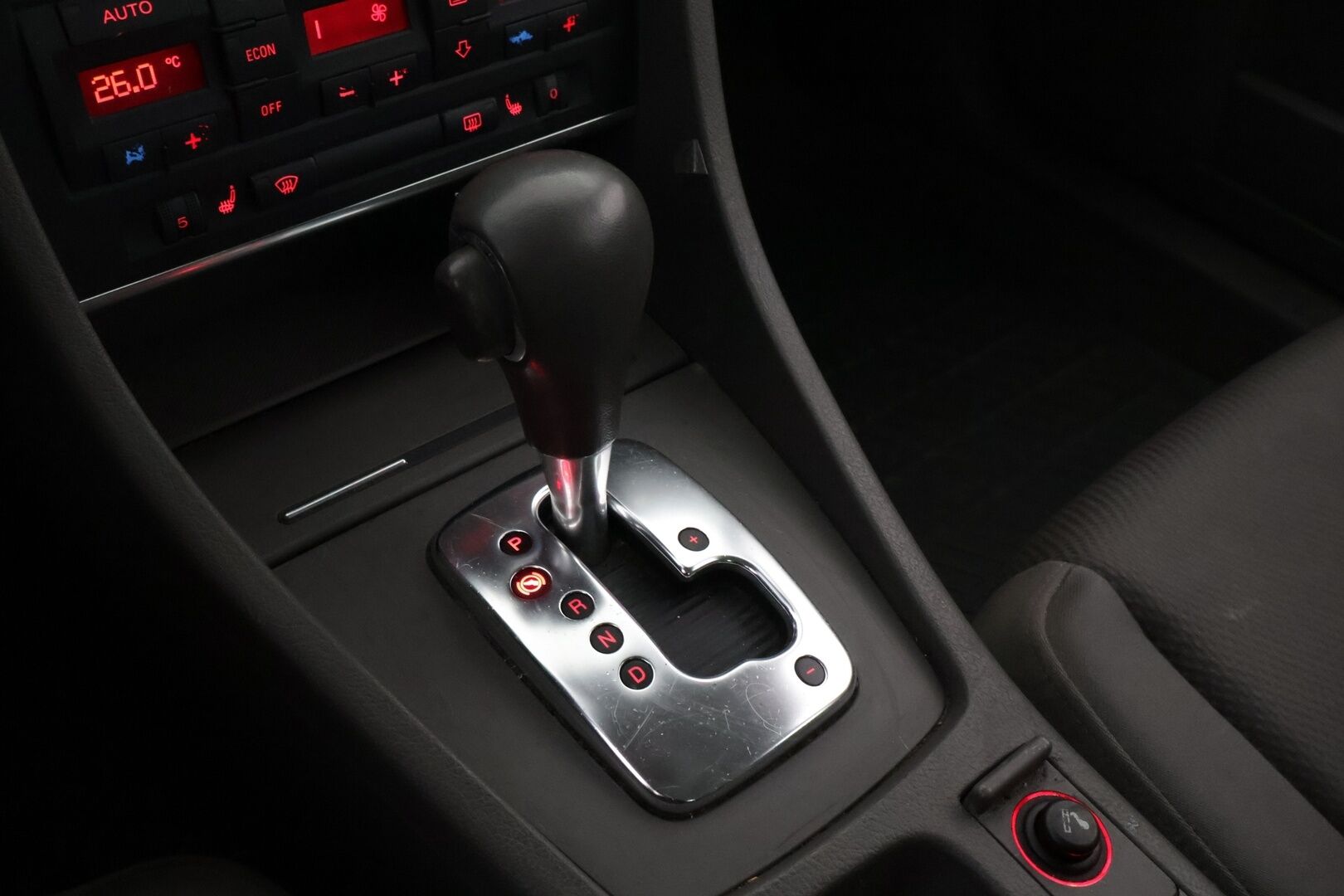 Audi A4 2003 - YritysOutlet - Myydään vain yrityksille