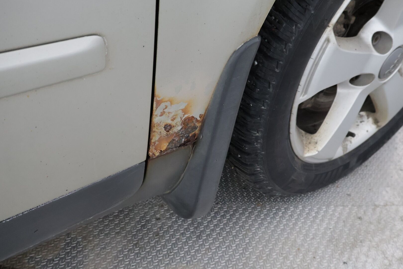 Audi A4 2003 - YritysOutlet - Myydään vain yrityksille