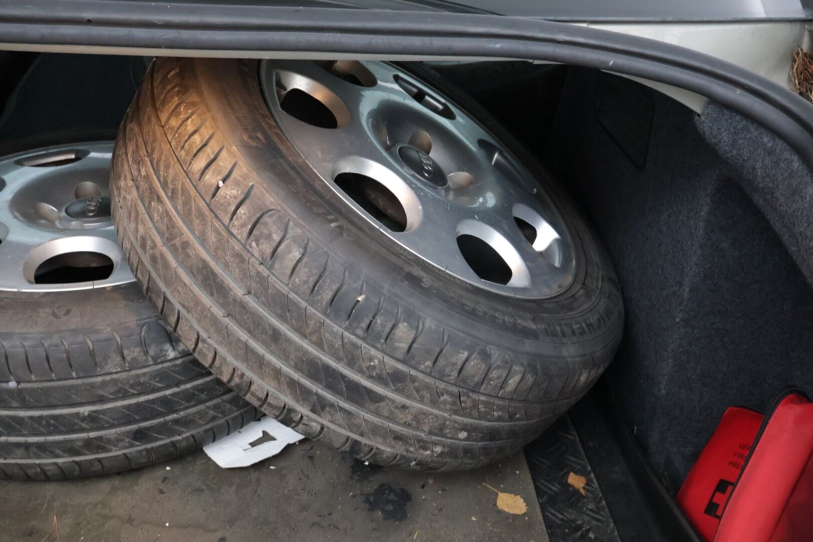 Audi A4 2003 - YritysOutlet - Myydään vain yrityksille