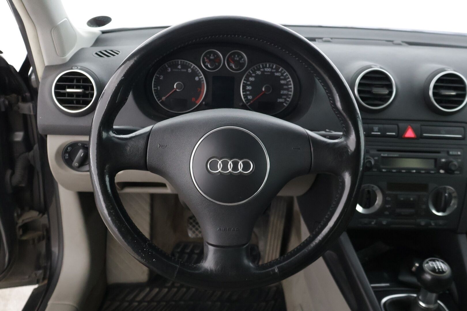 Audi A3 2004 2D A3 HATCHBACK 2.0FSI *YritysOutlet - Myydään vain yrityksille / Lohkolämmitin / Puolinahat * - * Tämä auto myydään YritysOutlet -valikoimasta vain yritykselle / Suomi-auto *
