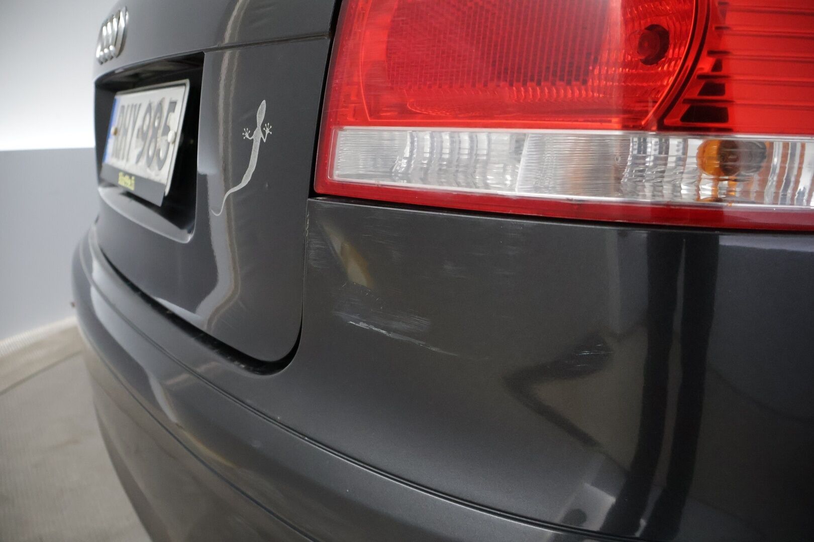 Audi A3 2004 2D A3 HATCHBACK 2.0FSI *YritysOutlet - Myydään vain yrityksille / Lohkolämmitin / Puolinahat * - * Tämä auto myydään YritysOutlet -valikoimasta vain yritykselle / Suomi-auto *