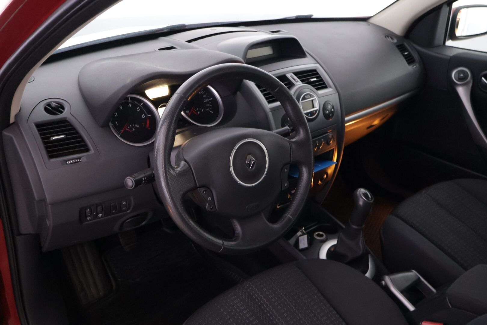 Renault Megane 2007 5D MEGANE BREAK 1.6 16V - Myydään Huutokaupat.com - | Juuri Leimattu | Jakopää tehty hiljattain | Asialliset renkaat | Lohko+S.Pistoke | Vakkari | Ilmastointi | 