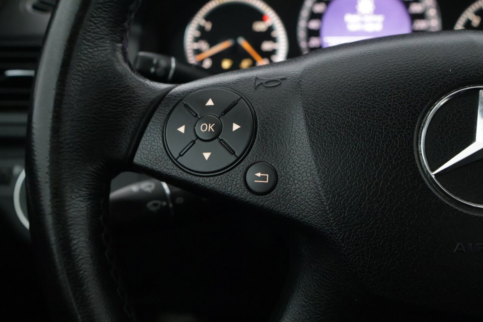 Mercedes-Benz C 2007 220 CDI SEDAN AUT ** Lohko / Kahdet hyvät renkaat / Cruise / Bluetooth / todella kattavat huollot** - Talvirenkaat Nastat (8mm) / Kesärenkaat (6mm)