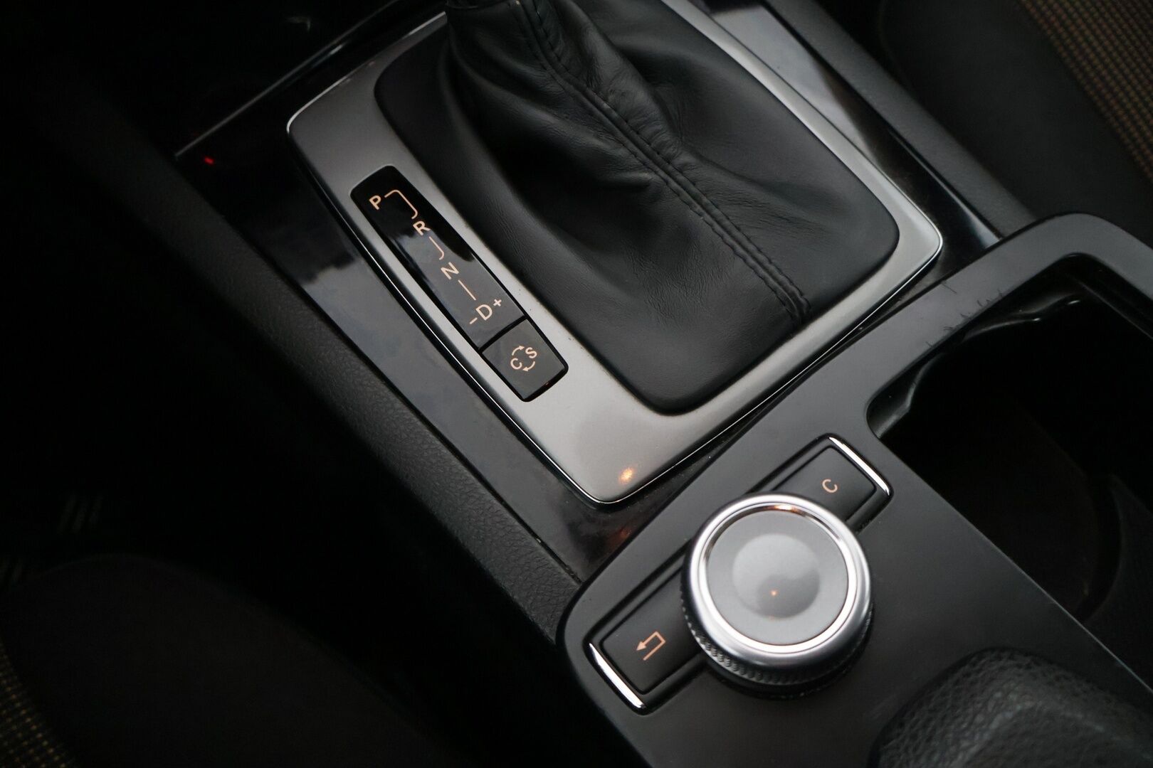 Mercedes-Benz C 2007 220 CDI SEDAN AUT ** Lohko / Kahdet hyvät renkaat / Cruise / Bluetooth / todella kattavat huollot** - Talvirenkaat Nastat (8mm) / Kesärenkaat (6mm)