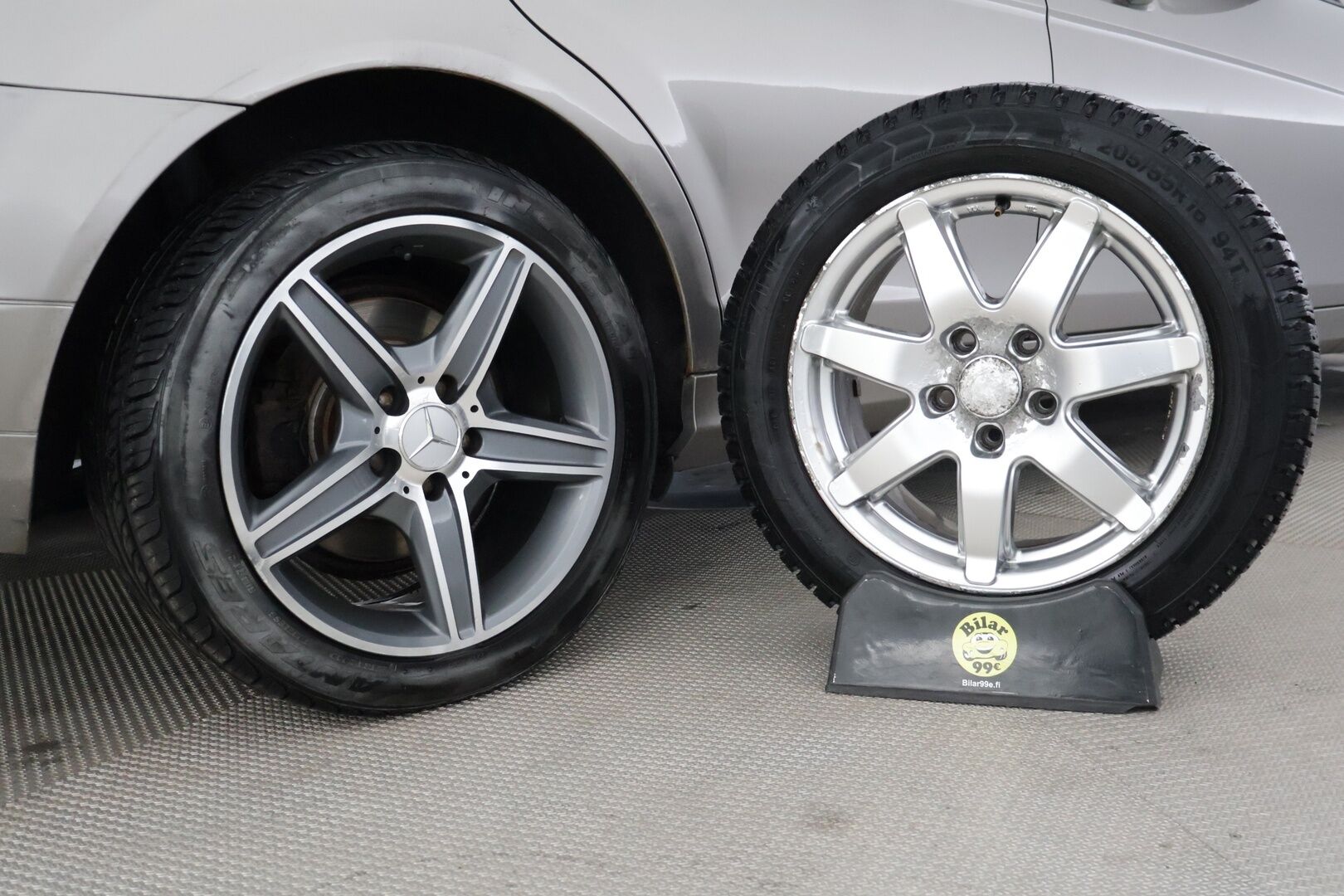 Mercedes-Benz C 2007 220 CDI SEDAN AUT ** Lohko / Kahdet hyvät renkaat / Cruise / Bluetooth / todella kattavat huollot** - Talvirenkaat Nastat (8mm) / Kesärenkaat (6mm)