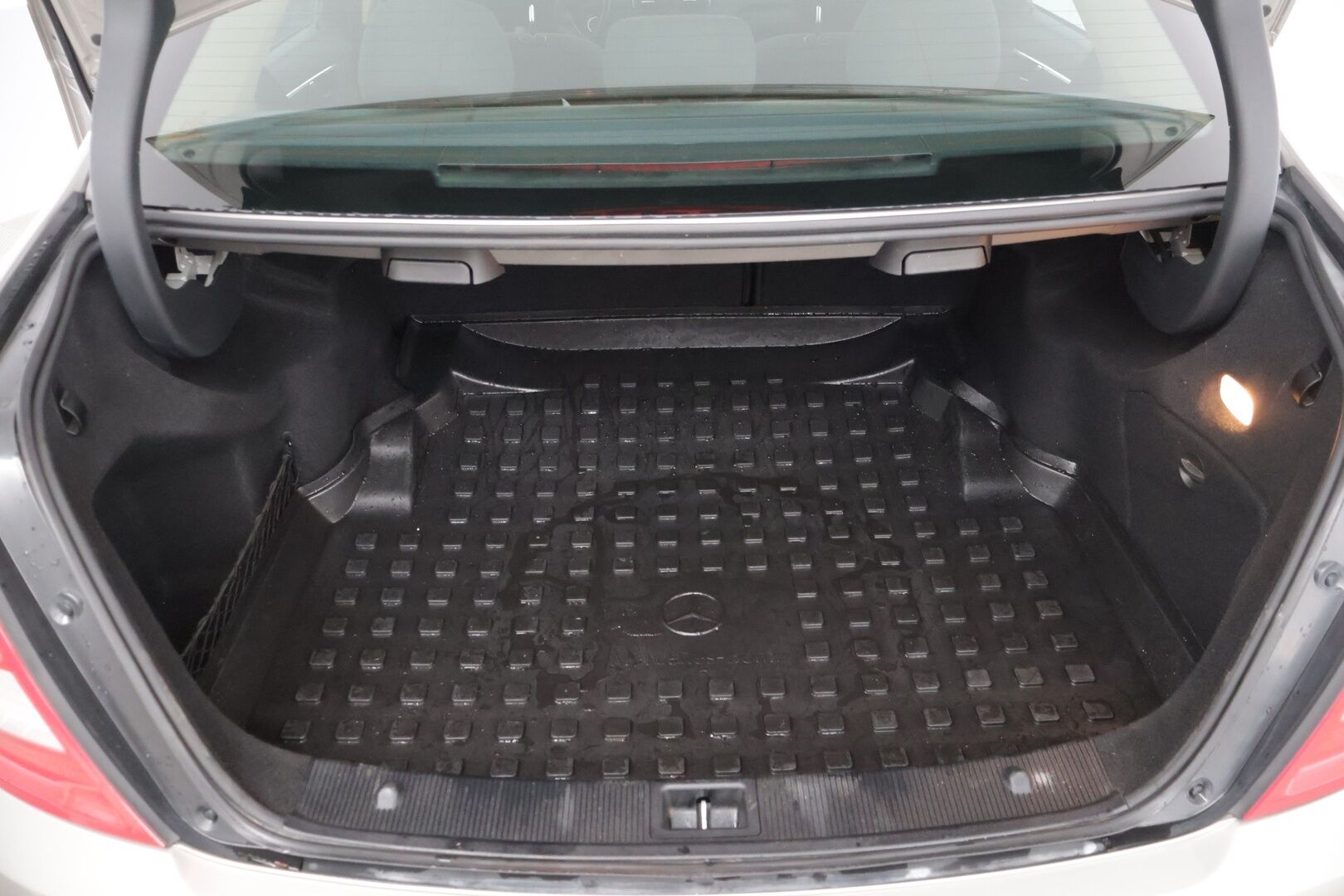 Mercedes-Benz C 2007 220 CDI SEDAN AUT ** Lohko / Kahdet hyvät renkaat / Cruise / Bluetooth / todella kattavat huollot** - Talvirenkaat Nastat (8mm) / Kesärenkaat (6mm)