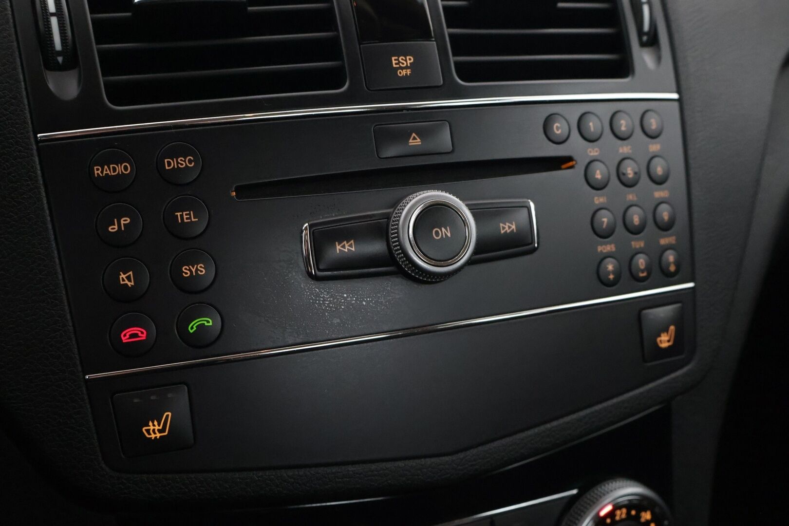 Mercedes-Benz C 2007 220 CDI SEDAN AUT ** Lohko / Kahdet hyvät renkaat / Cruise / Bluetooth / todella kattavat huollot** - Talvirenkaat Nastat (8mm) / Kesärenkaat (6mm)