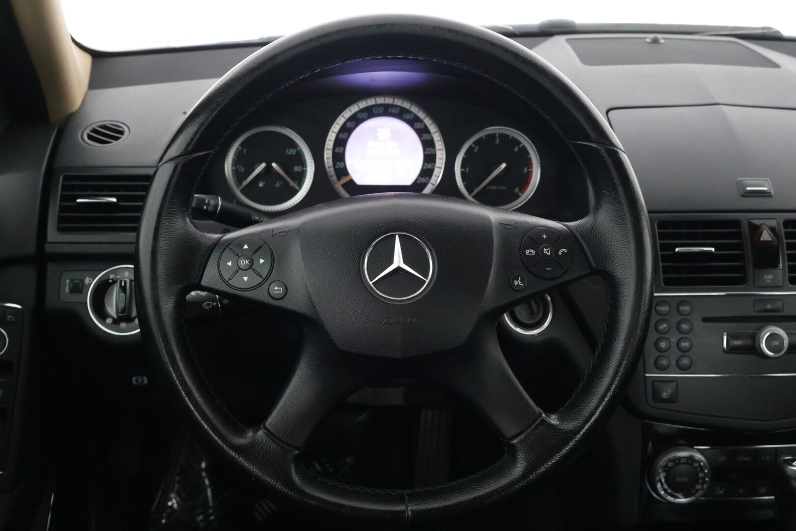 Mercedes-Benz C 2007 220 CDI SEDAN AUT ** Lohko / Kahdet hyvät renkaat / Cruise / Bluetooth / todella kattavat huollot** - Talvirenkaat Nastat (8mm) / Kesärenkaat (6mm)