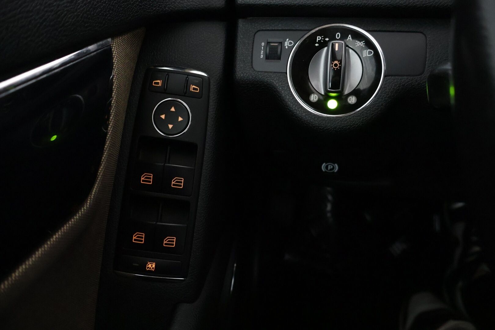 Mercedes-Benz C 2007 220 CDI SEDAN AUT ** Lohko / Kahdet hyvät renkaat / Cruise / Bluetooth / todella kattavat huollot** - Talvirenkaat Nastat (8mm) / Kesärenkaat (6mm)