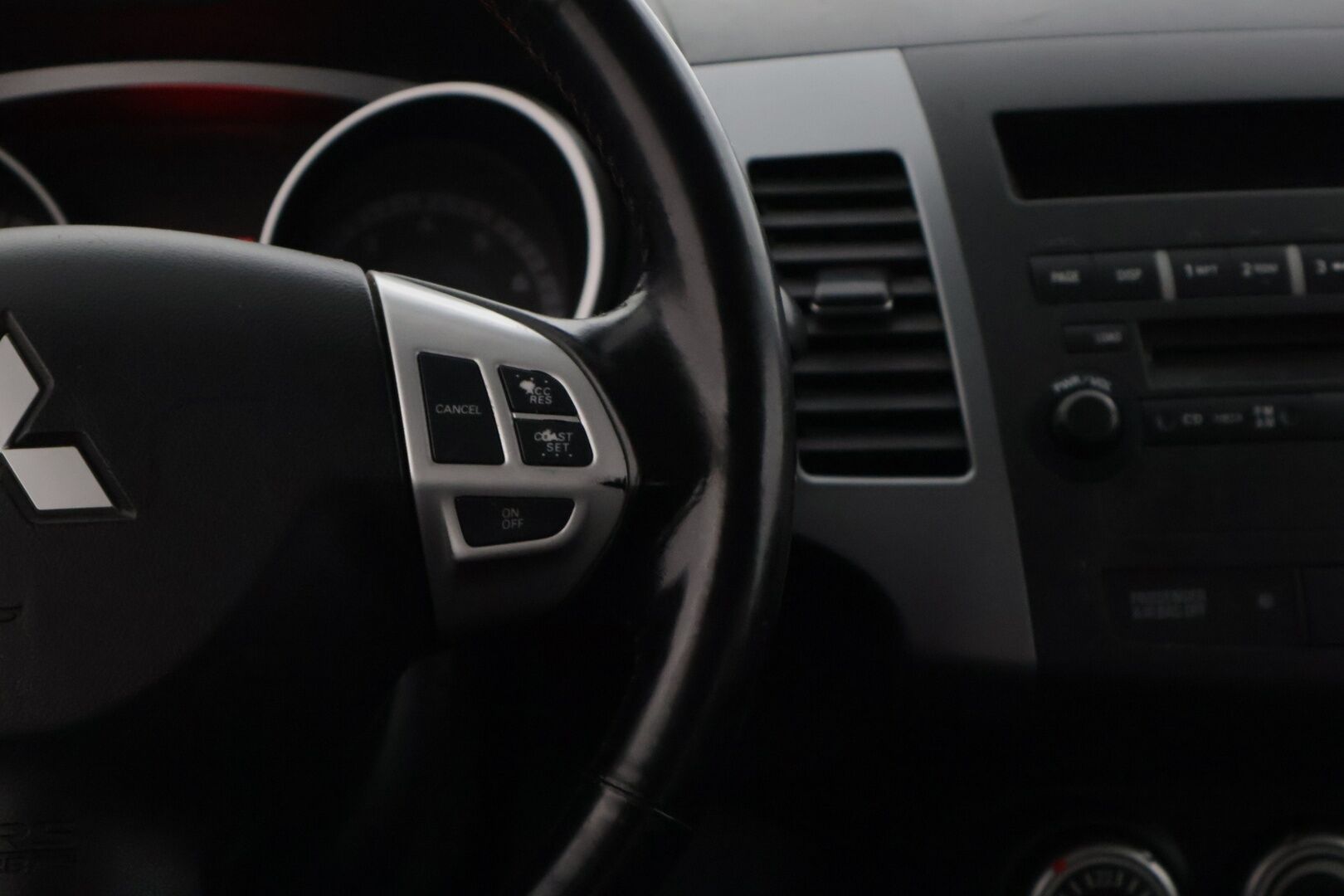 Mitsubishi Outlander 2009 2,4 MIVEC Intense AT * Myydään Huutokaupat.com * - * Myydään Huutokaupat.com *