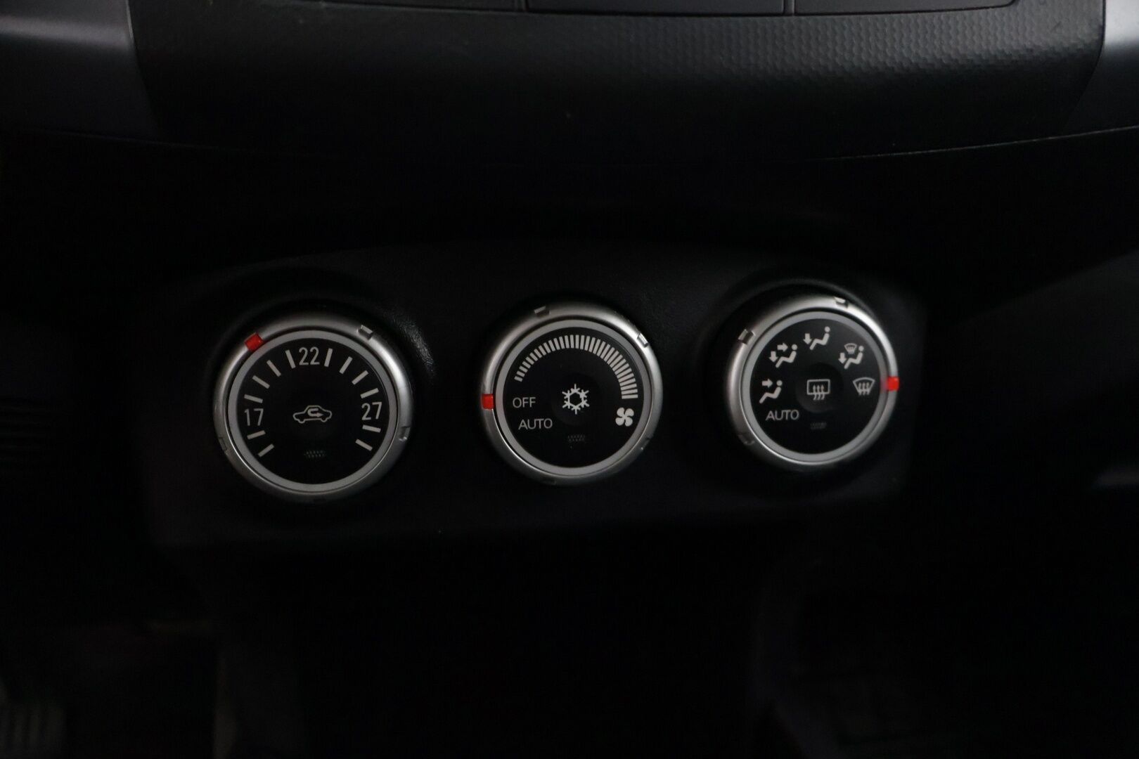 Mitsubishi Outlander 2009 2,4 MIVEC Intense AT * Myydään Huutokaupat.com * - * Myydään Huutokaupat.com *
