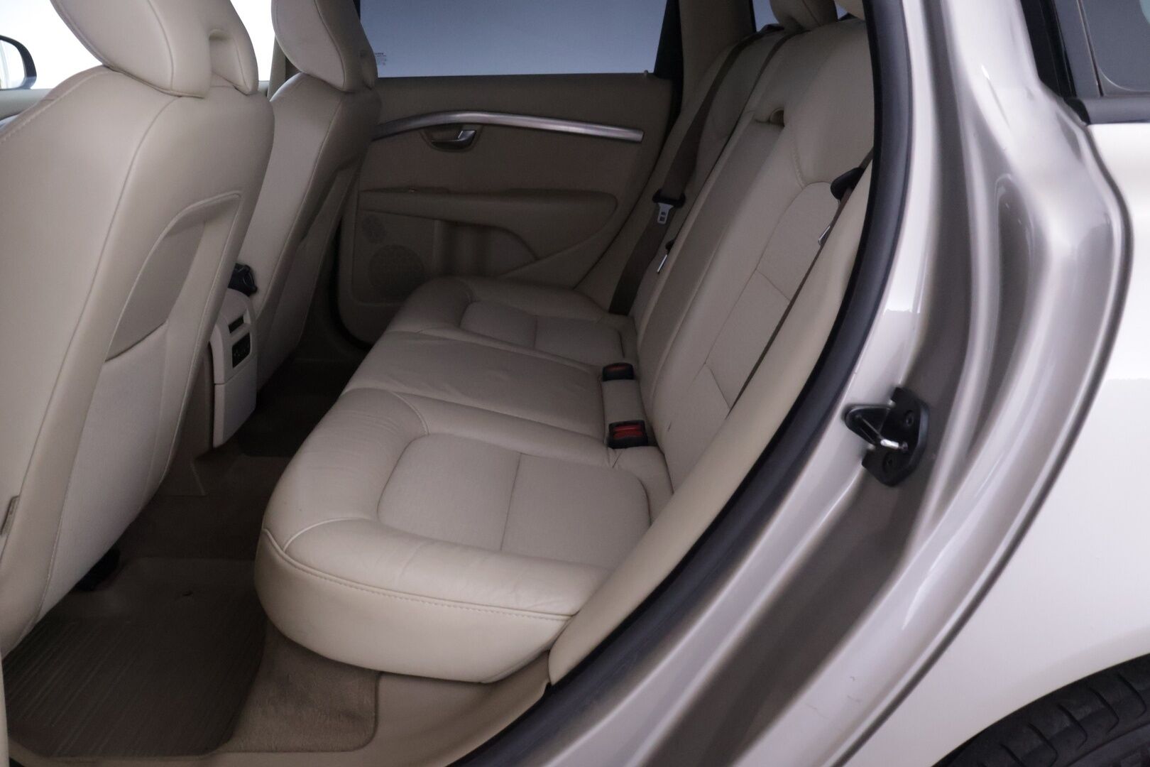 Volvo V70 2008 2,5T Momentum Aut - YritysOutlet - Myydään vain yrityksille - | Suomi-auto | Vaaleat puolinahat | Koukku | P.tutka | Huollettu Juuri | Jakopää tehty 279tkm | 2x Kunnon Renkailla | 2x Volvon Alut | Leimattu 03/26 |