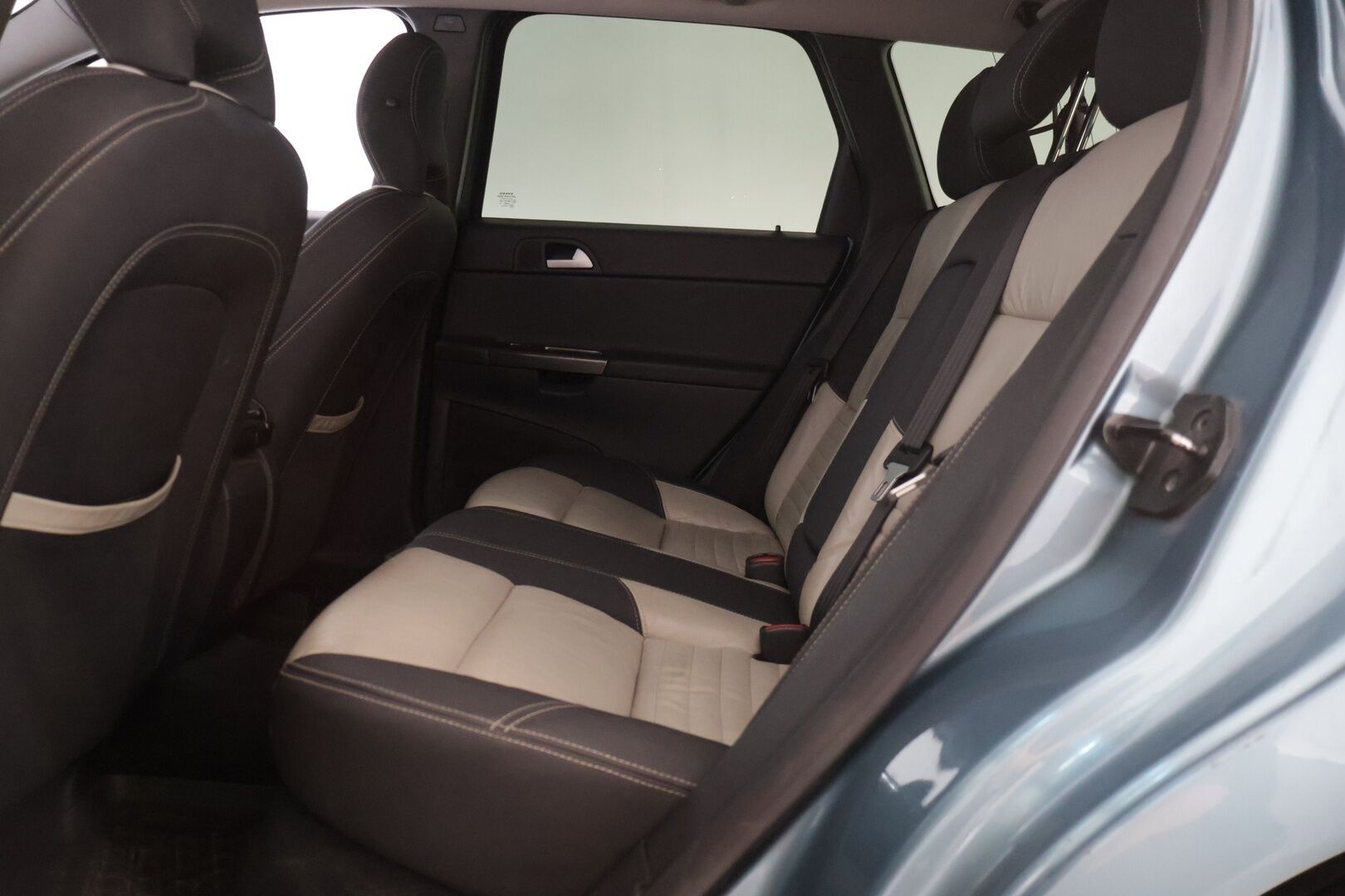 Volvo V50 2008 1,8 (125 hv) Summum man R-Design - | Tämä auto myydään YritysOutlet -valikoimasta vain yritykselle | Vaalea nahkasisusta | Kuljettajan ist. Muistilla | Lohkolämmitin | Xenon |