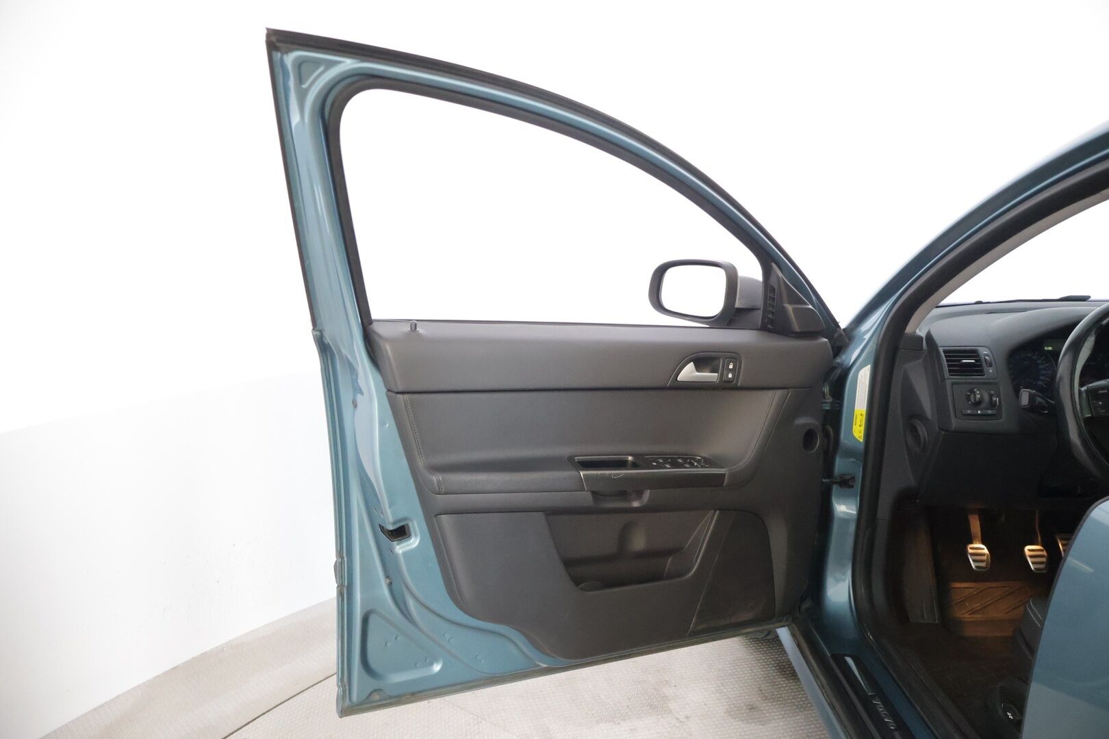 Volvo V50 2008 1,8 (125 hv) Summum man R-Design - | Tämä auto myydään YritysOutlet -valikoimasta vain yritykselle | Vaalea nahkasisusta | Kuljettajan ist. Muistilla | Lohkolämmitin | Xenon |