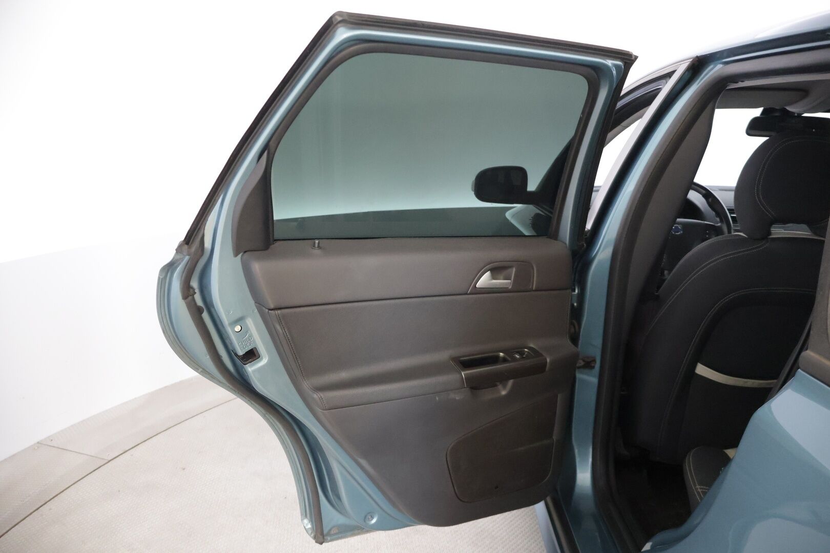 Volvo V50 2008 1,8 (125 hv) Summum man R-Design - | Tämä auto myydään YritysOutlet -valikoimasta vain yritykselle | Vaalea nahkasisusta | Kuljettajan ist. Muistilla | Lohkolämmitin | Xenon |