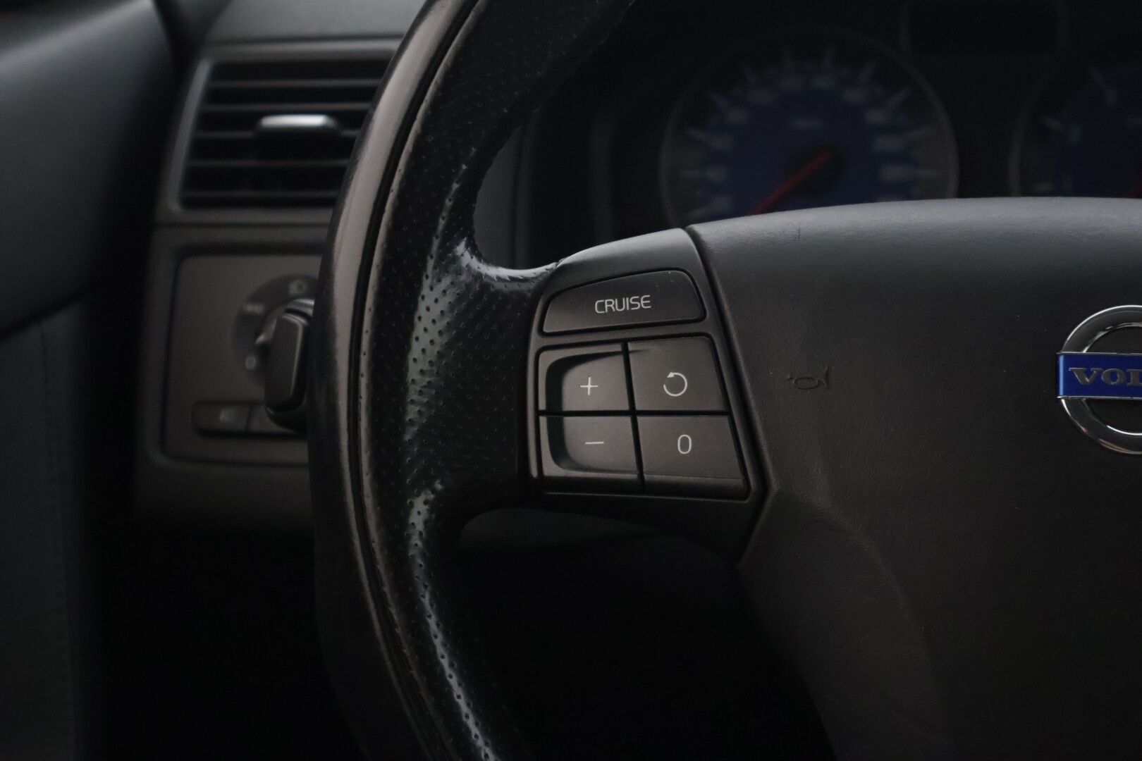 Volvo V50 2008 1,8 (125 hv) Summum man R-Design - | Tämä auto myydään YritysOutlet -valikoimasta vain yritykselle | Vaalea nahkasisusta | Kuljettajan ist. Muistilla | Lohkolämmitin | Xenon |