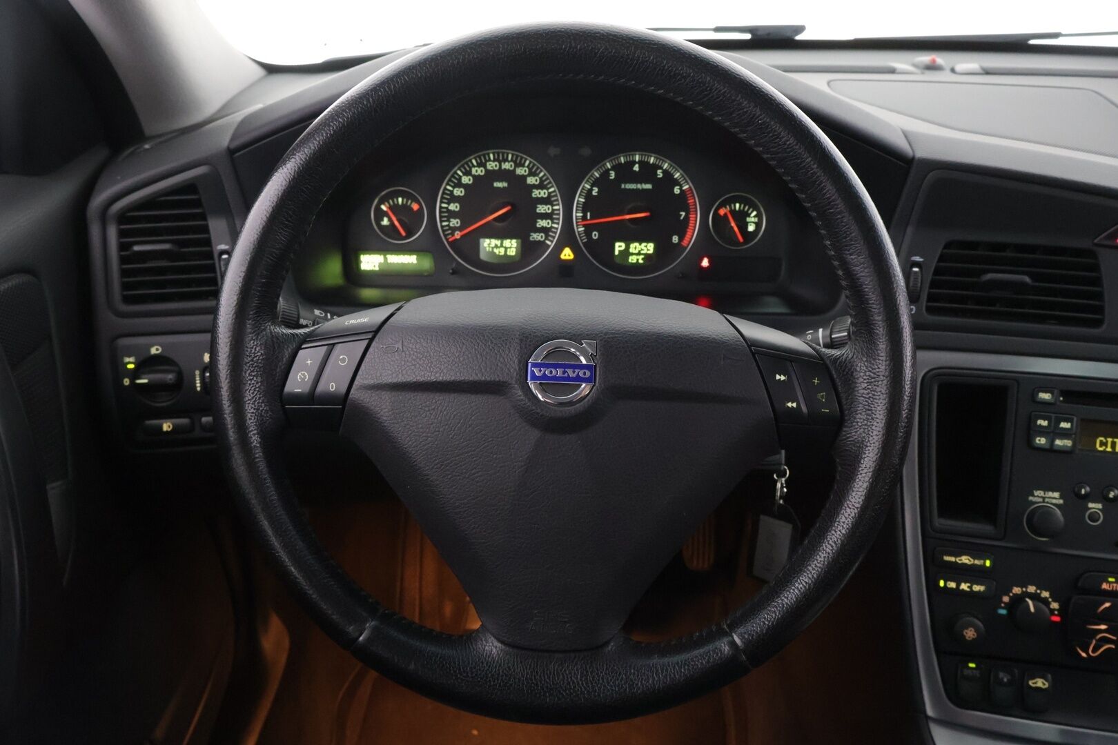 Volvo S60 2005 2.5T AUTOMATIC *Vakkari / Koukku / Lohko+sisäp. / Puolinahat / Vähän ajettu* - Suomi-auto / 2xrenkaat ja vanteet