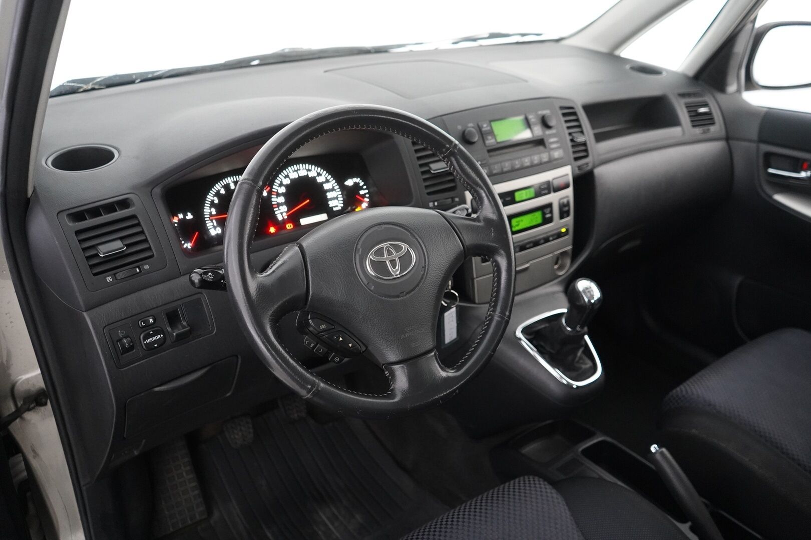 Toyota Corolla Verso 2003 1,6 VVT-i Linea - YritysOutlet - Myydään vain yrityksille - 1- omisteinen | Suomi- auto | Kahdet hyvät renkaat! | Lohkolämmitin | Seuraava katsastus 3/2027!