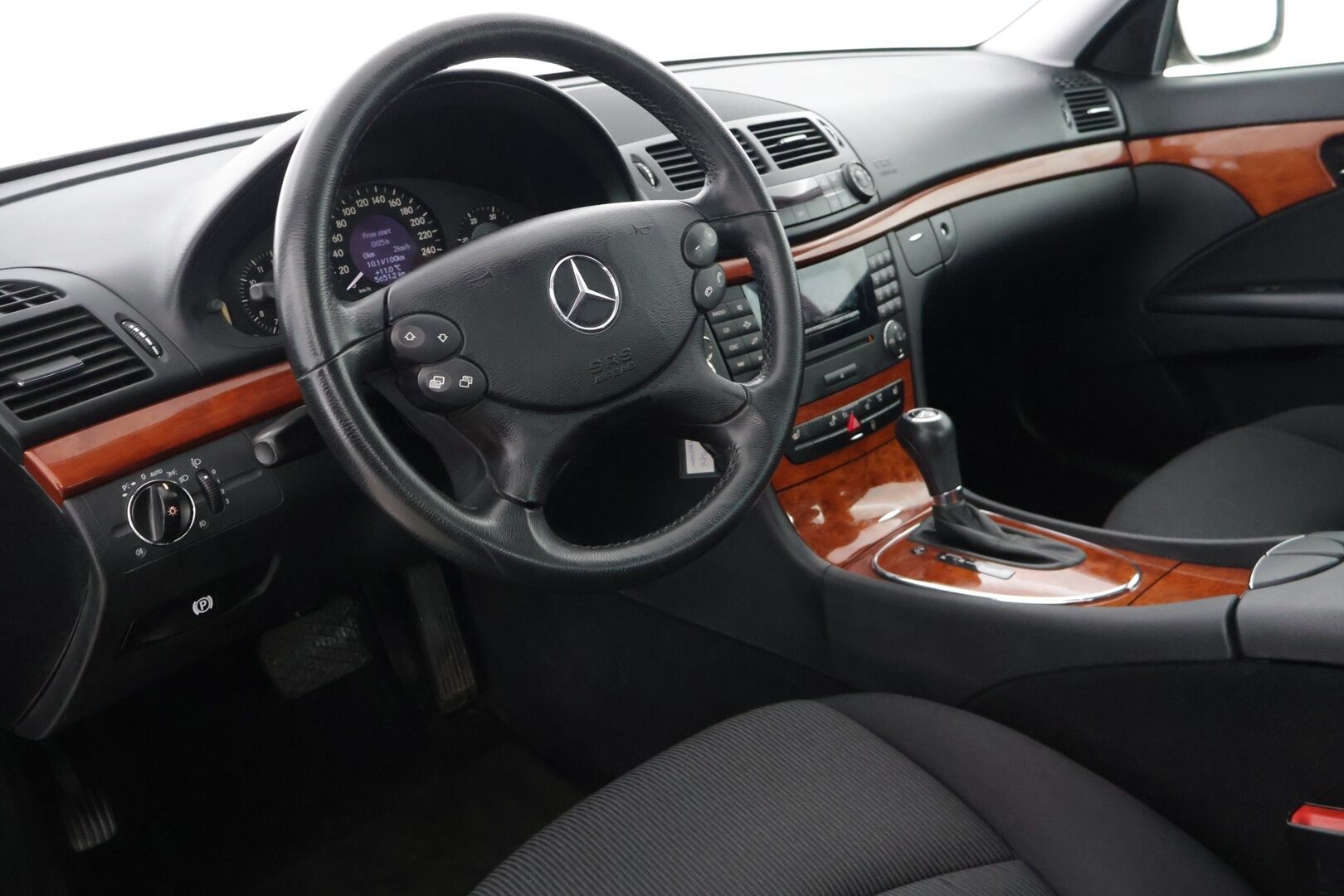 Mercedes-Benz E 2008 200 CDI A *Vakkari / Vetokoukku / Lohkolämmitin / Osa-sähköpenkki* - Suomi-auto / 2 renkaat / Upeassa kunnossa!*