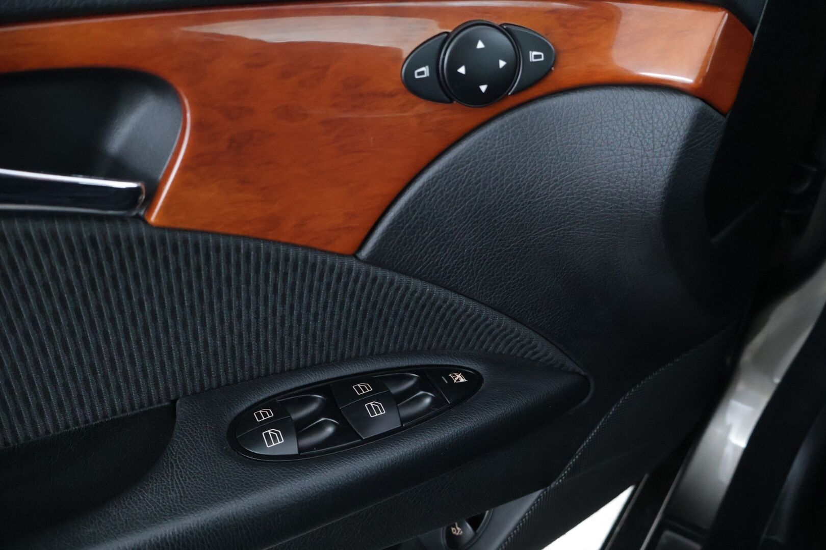 Mercedes-Benz E 2008 200 CDI A *Vakkari / Vetokoukku / Lohkolämmitin / Osa-sähköpenkki* - Suomi-auto / 2 renkaat / Upeassa kunnossa!*