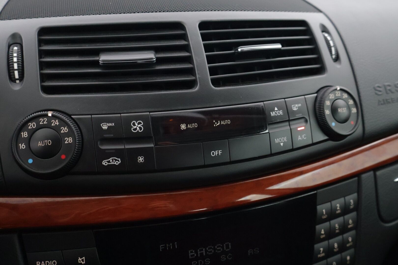 Mercedes-Benz E 2008 200 CDI A *Vakkari / Vetokoukku / Lohkolämmitin / Osa-sähköpenkki* - Suomi-auto / 2 renkaat / Upeassa kunnossa!*