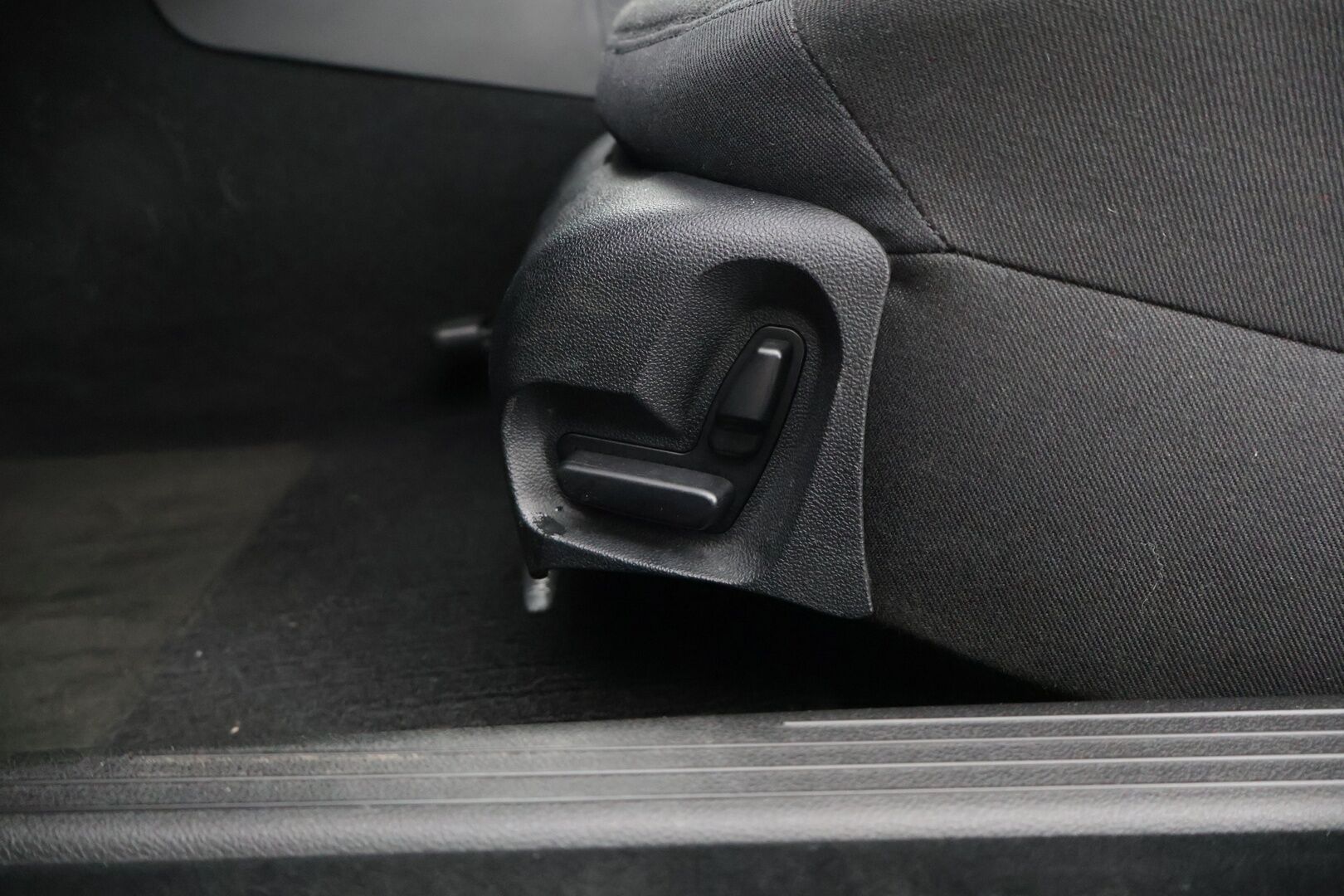 Mercedes-Benz E 2008 200 CDI A *Vakkari / Vetokoukku / Lohkolämmitin / Osa-sähköpenkki* - Suomi-auto / 2 renkaat / Upeassa kunnossa!*