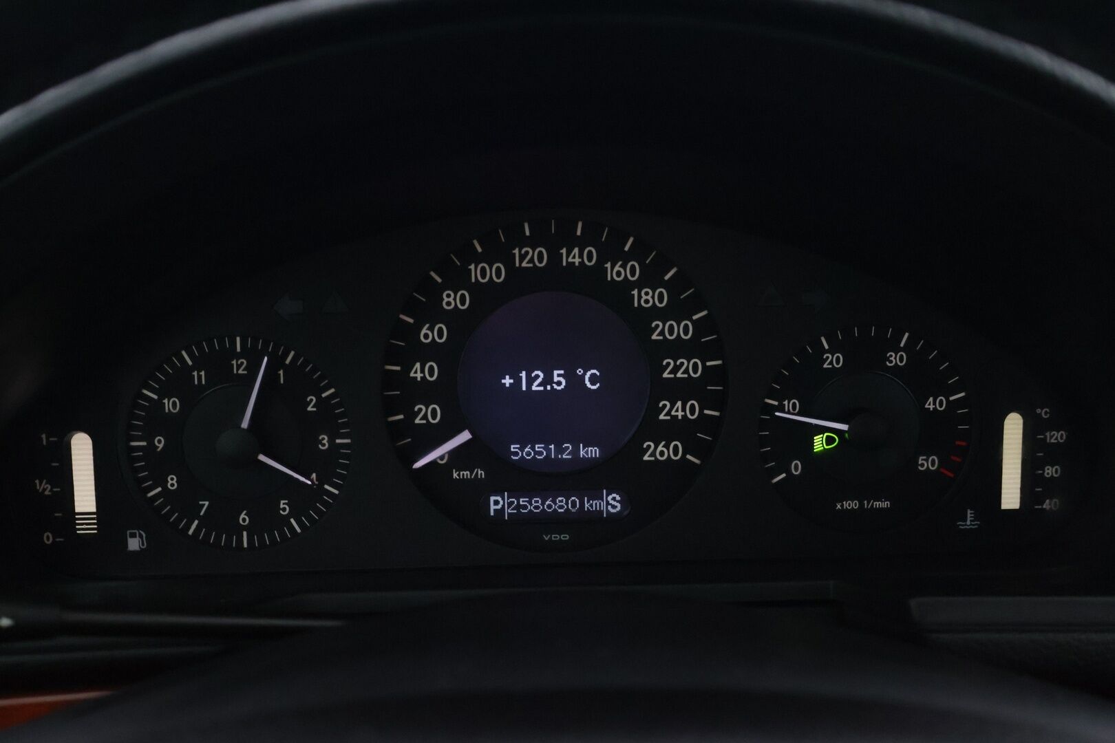 Mercedes-Benz E 2008 200 CDI A *Vakkari / Vetokoukku / Lohkolämmitin / Osa-sähköpenkki* - Suomi-auto / 2 renkaat / Upeassa kunnossa!*