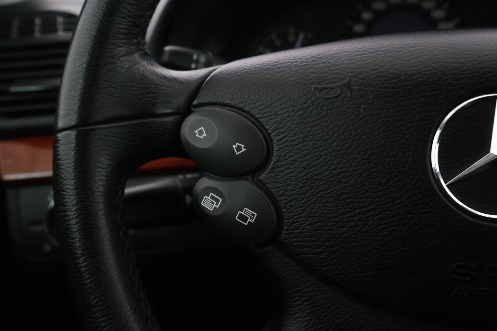 Mercedes-Benz E 2008 200 CDI A *Vakkari / Vetokoukku / Lohkolämmitin / Osa-sähköpenkki* - Suomi-auto / 2 renkaat / Upeassa kunnossa!*