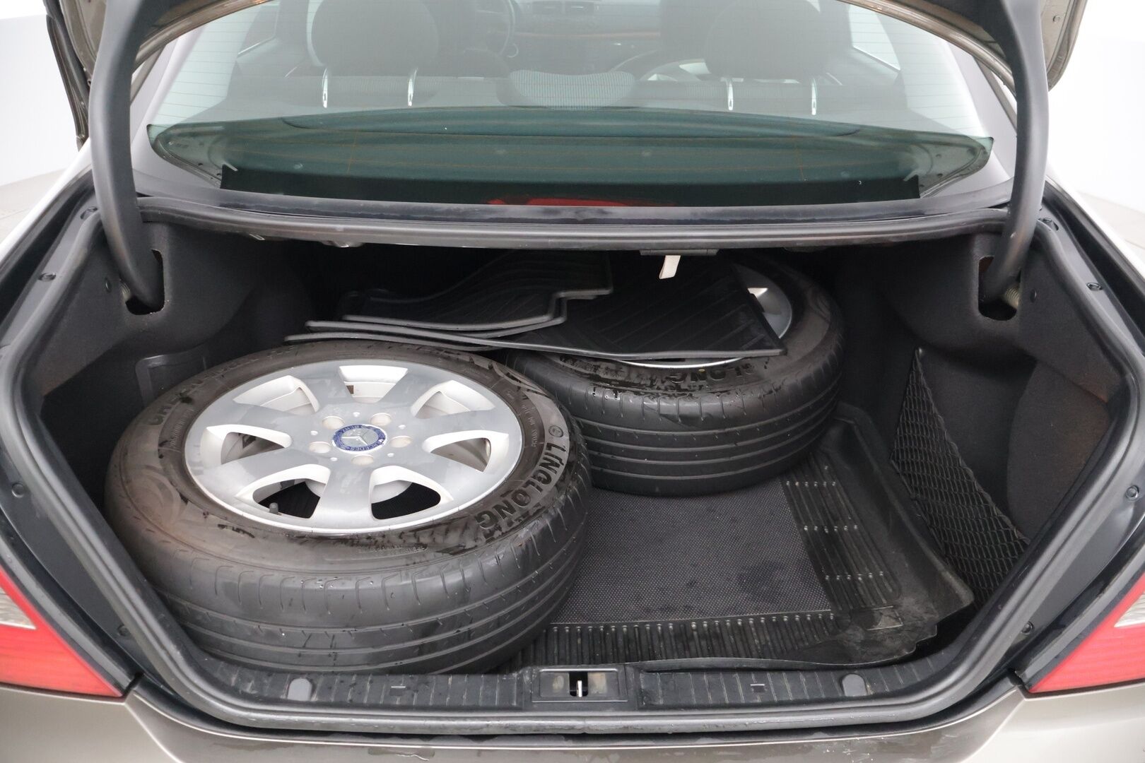 Mercedes-Benz E 2008 200 CDI A *Vakkari / Vetokoukku / Lohkolämmitin / Osa-sähköpenkki* - Suomi-auto / 2 renkaat / Upeassa kunnossa!*