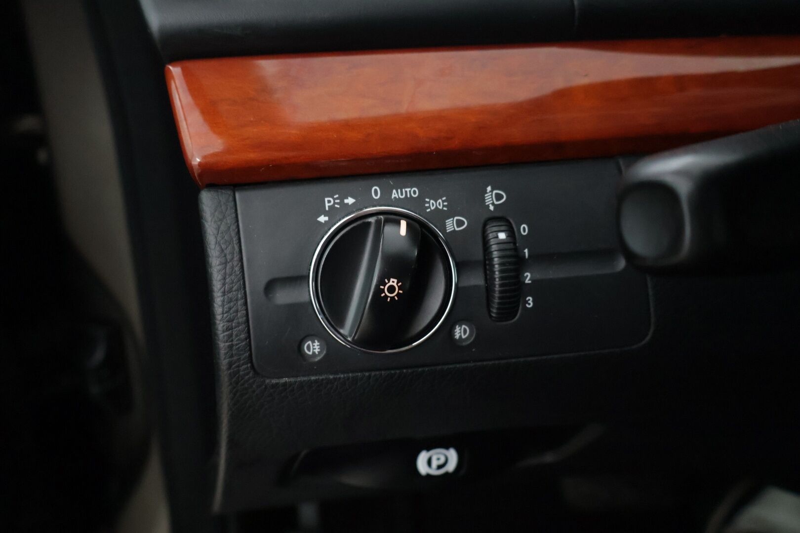 Mercedes-Benz E 2008 200 CDI A *Vakkari / Vetokoukku / Lohkolämmitin / Osa-sähköpenkki* - Suomi-auto / 2 renkaat / Upeassa kunnossa!*