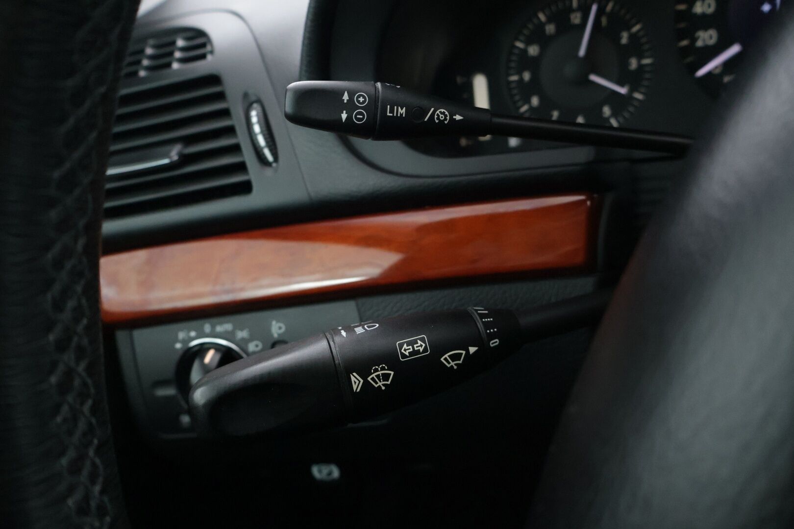 Mercedes-Benz E 2008 200 CDI A *Vakkari / Vetokoukku / Lohkolämmitin / Osa-sähköpenkki* - Suomi-auto / 2 renkaat / Upeassa kunnossa!*