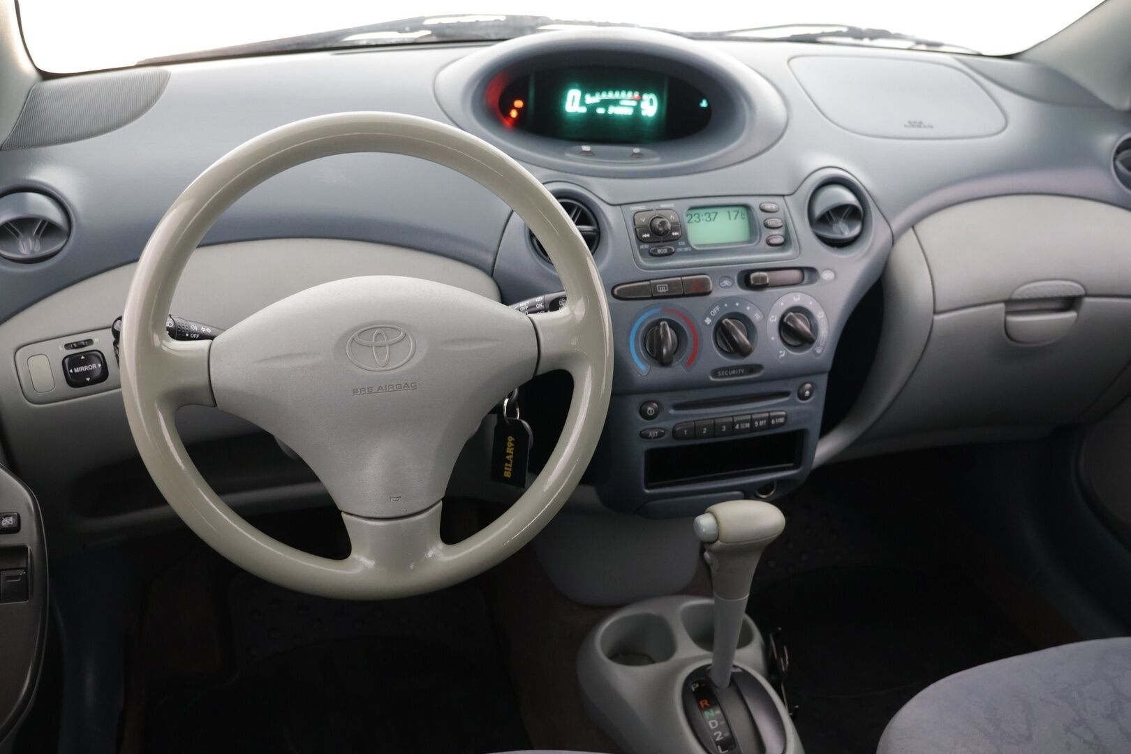 Toyota Yaris 2002 Yaris 1,3 VVT-i Linea Luna AT 5d** Myydään HUUTOKAUPAT.COM**