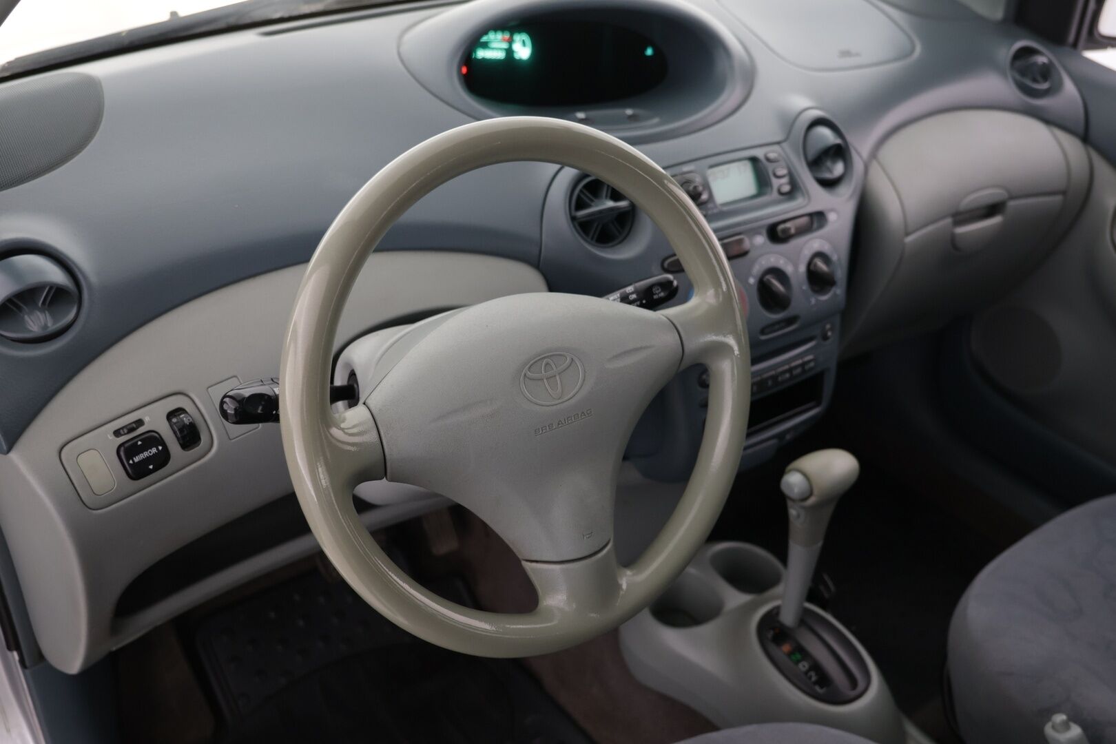 Toyota Yaris 2002 Yaris 1,3 VVT-i Linea Luna AT 5d** Myydään HUUTOKAUPAT.COM**