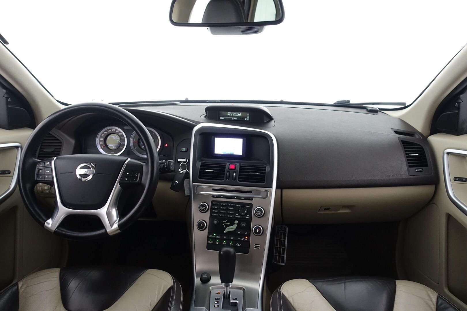 Volvo XC60 2010 D5 AWD Summum aut - | ACC | Vetokoukku | BLIS | Webasto | Jakopää tehty 02/2023 | 2x Renkaat&Vanteet | Tutkat |