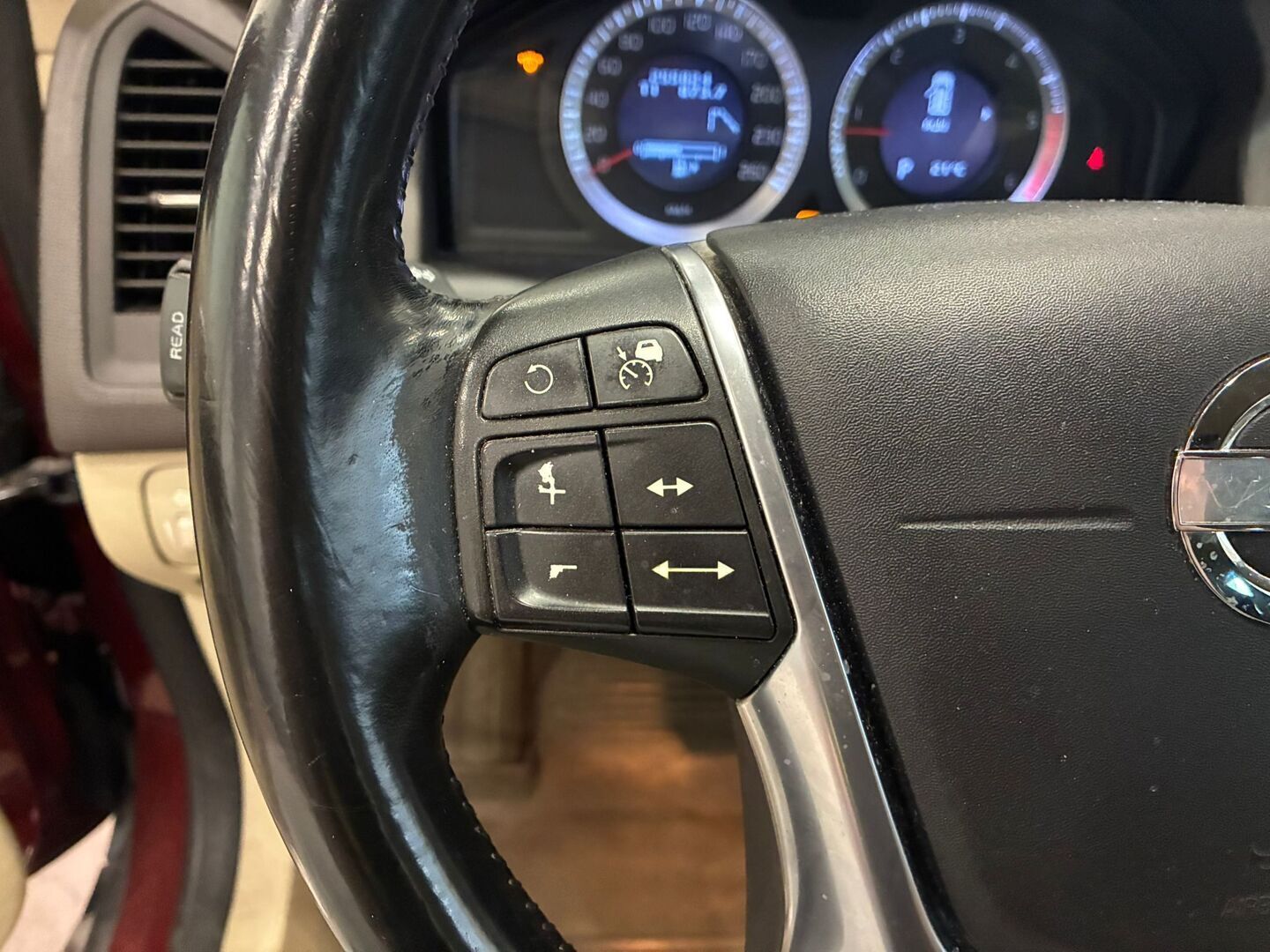 Volvo XC60 2010 D5 AWD Summum aut - | ACC | Vetokoukku | BLIS | Webasto | Jakopää tehty 02/2023 | 2x Renkaat&Vanteet | Tutkat |
