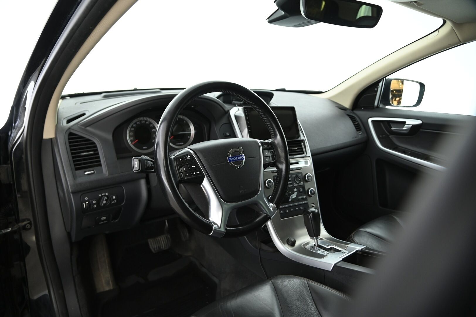Volvo XC60 2010 D5 AWD Summum aut *Myydään Huutokaupat.com*