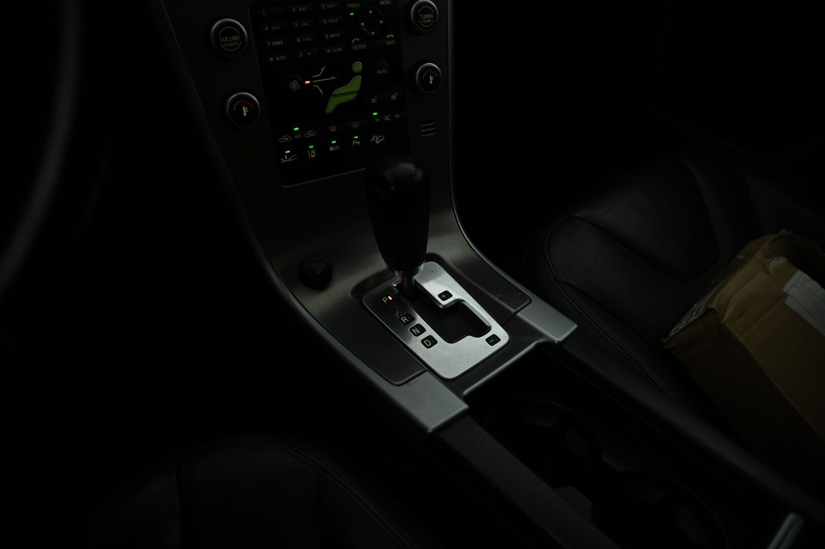 Volvo XC60 2010 D5 AWD Summum aut *Myydään Huutokaupat.com*